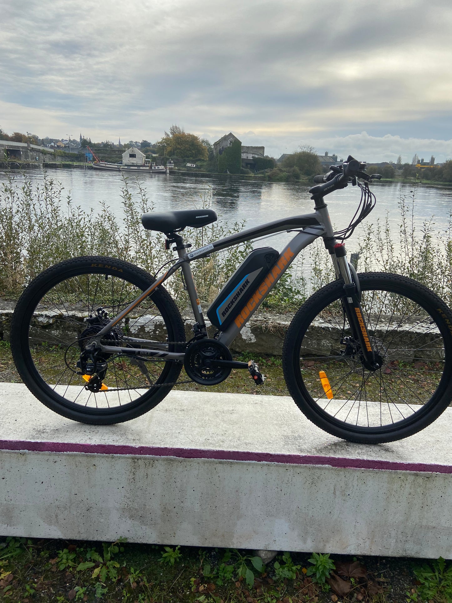 Rockshark Hybrid Mountain Ebike 250W