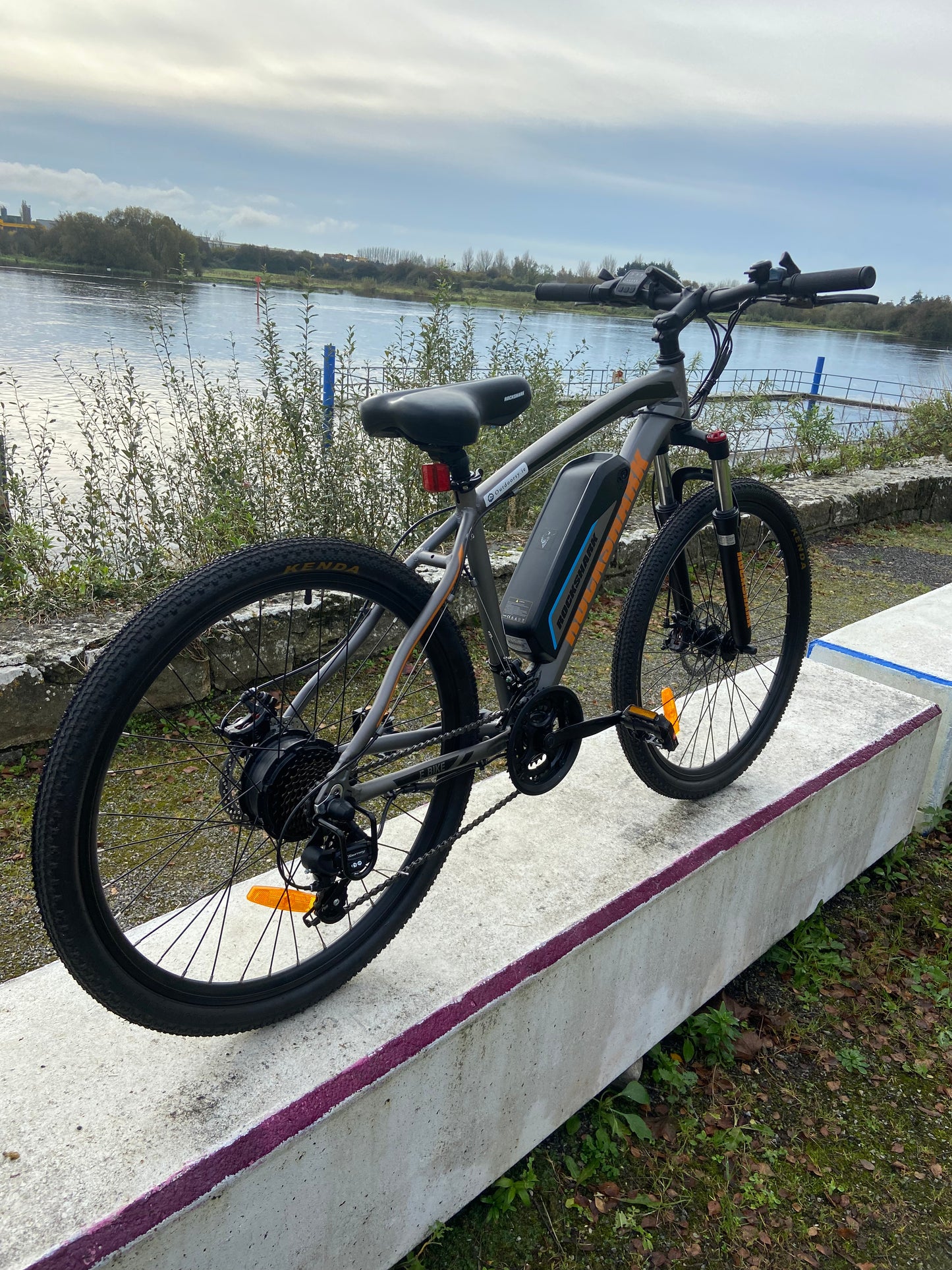 Rockshark Hybrid Mountain Ebike 250W