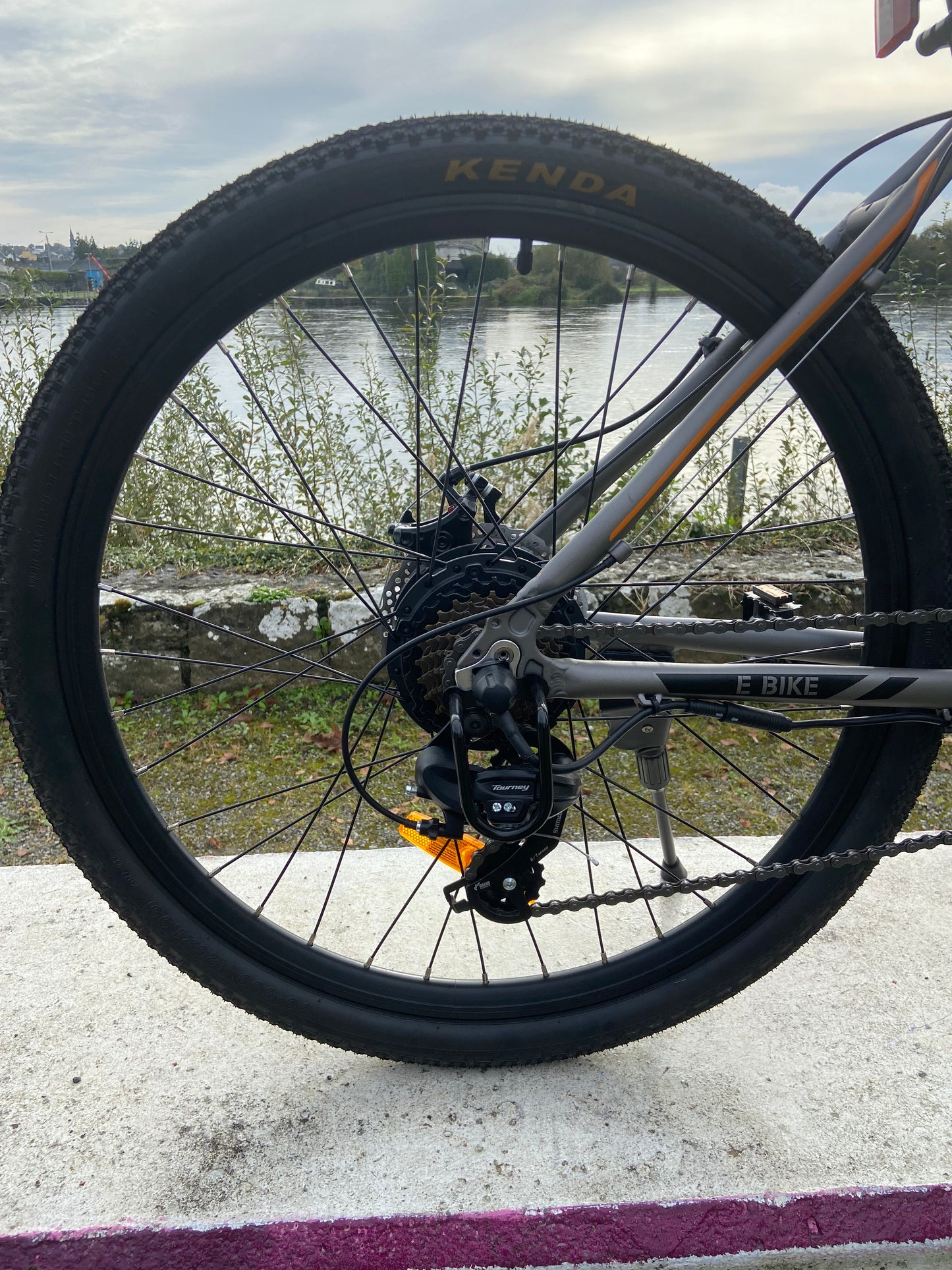 Rockshark Hybrid Mountain Ebike 250W